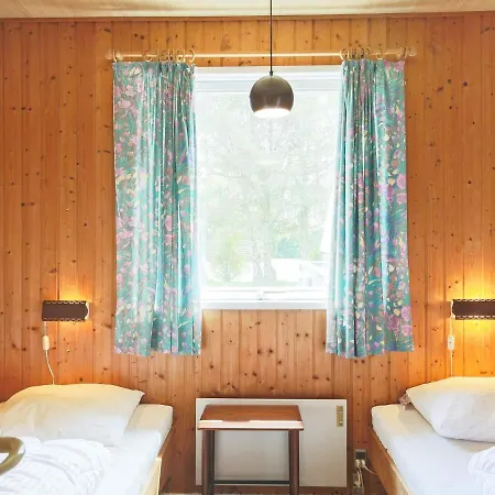 6 Person In Gedser-by Traum